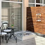 Agora 4*