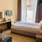Agora 4*