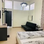 Agora 4*