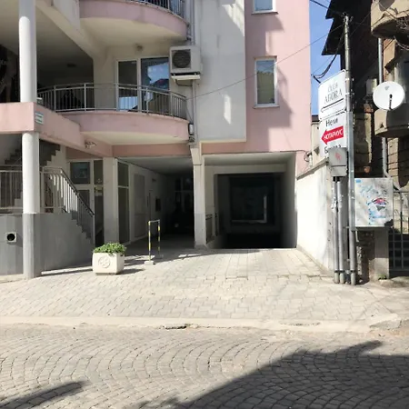Agora *