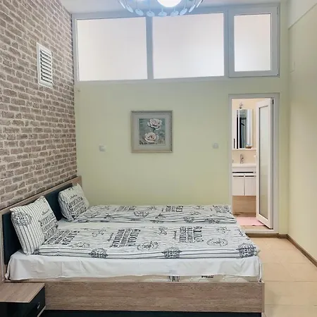 Agora *